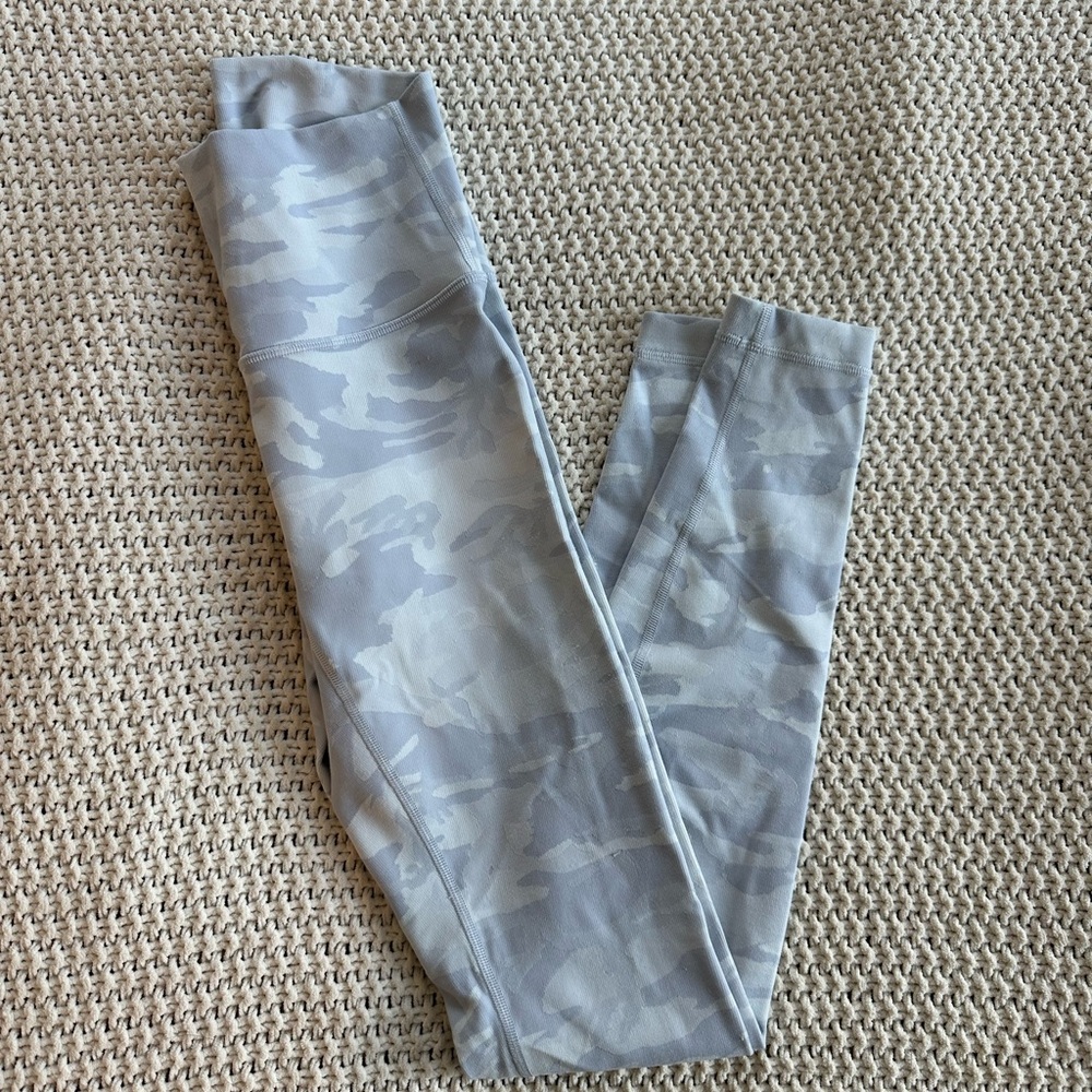 lululemon athletica women’s Light Gray Camouflage Wunder Under Leggings